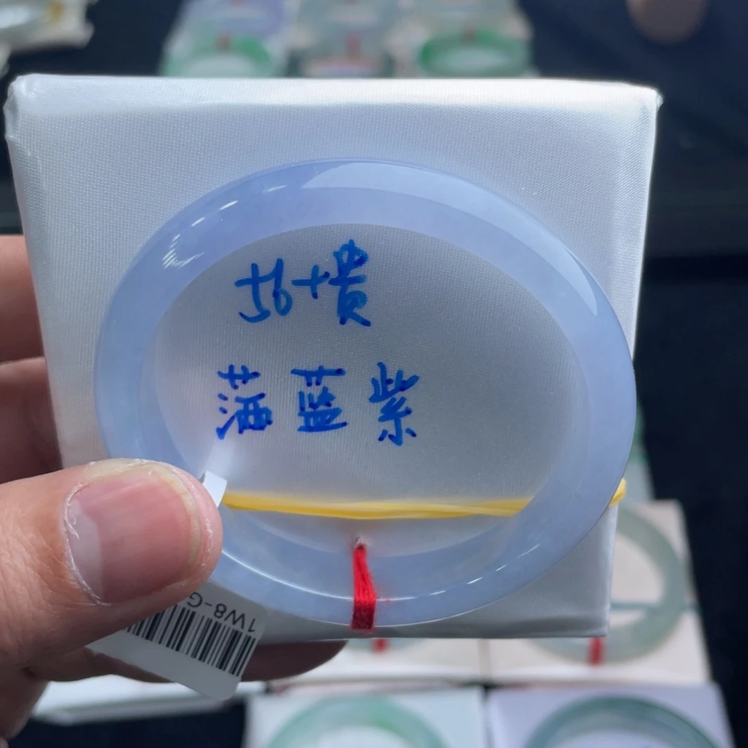 翡翠手镯未镶嵌翡翠手镯