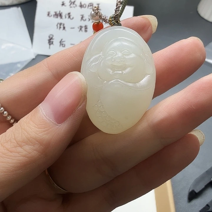 苏***琪颈饰未镶嵌和田玉99