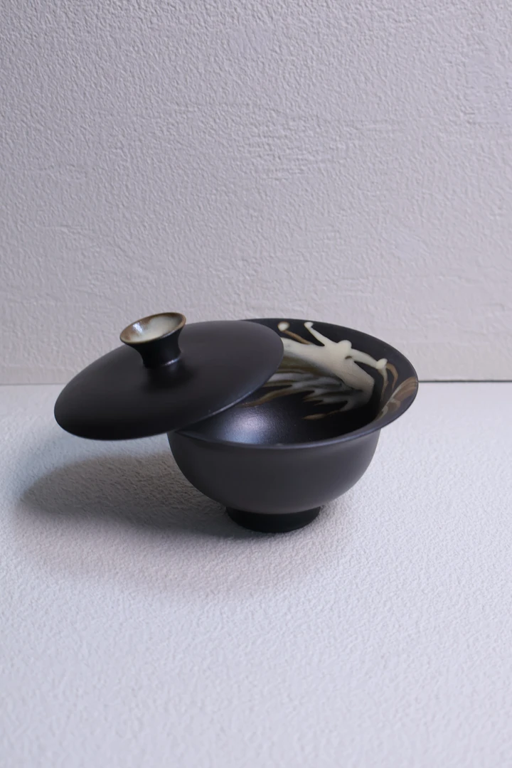 牧渔黑色游龙元宝盖碗