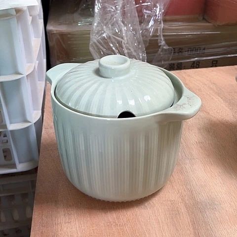 微瑕，不能明火，口径17高度12抹茶绿大号