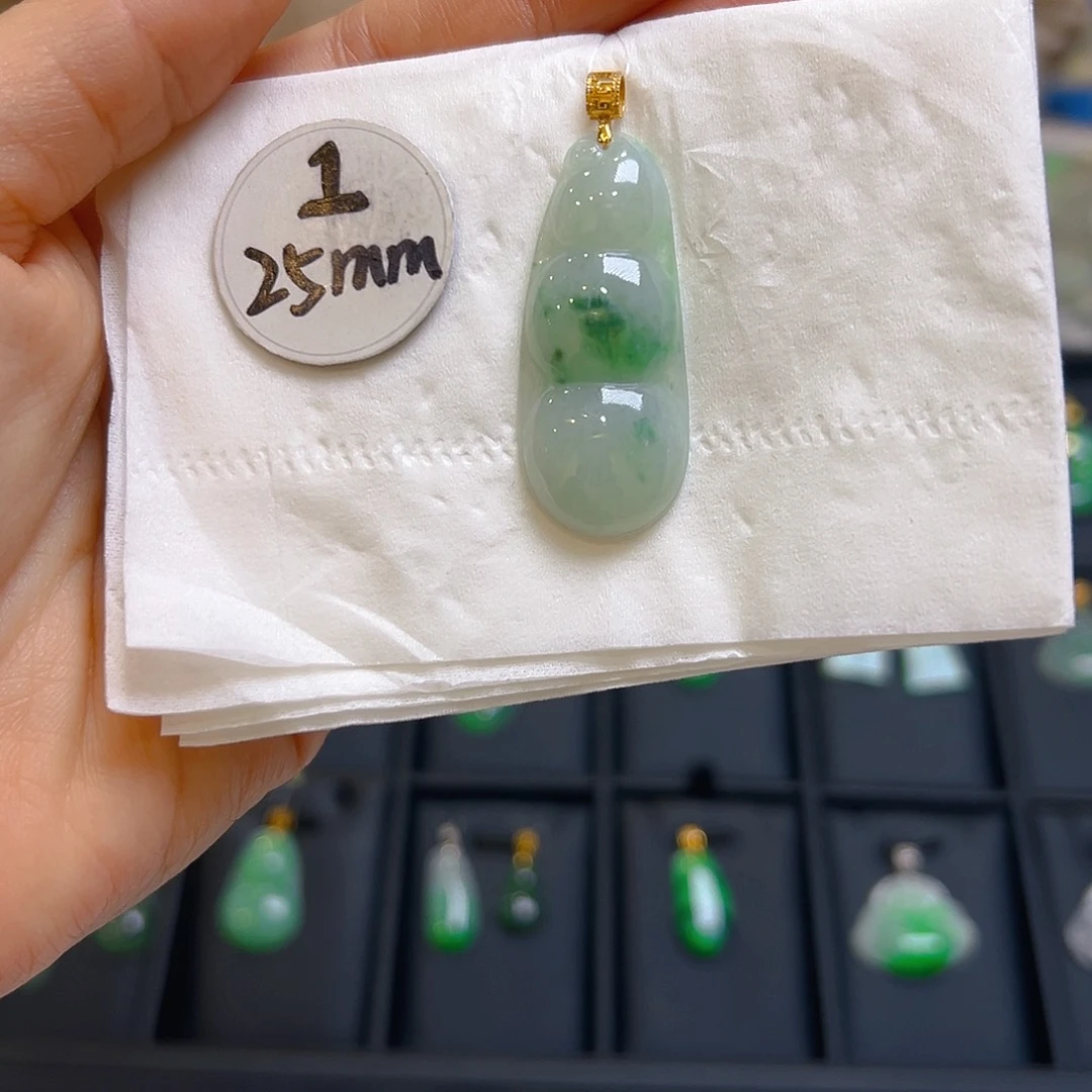 翡翠颈饰18K金镶嵌翡翠