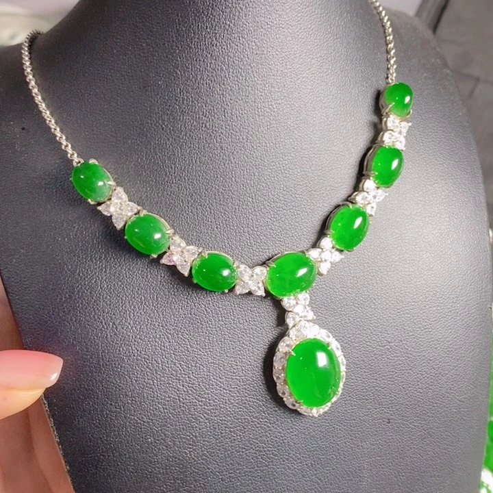 翡翠挂件银S925镶嵌蛋面套链