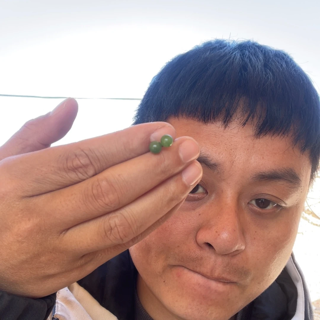 和田玉（碧玉）耳饰未镶嵌卡6耳钉