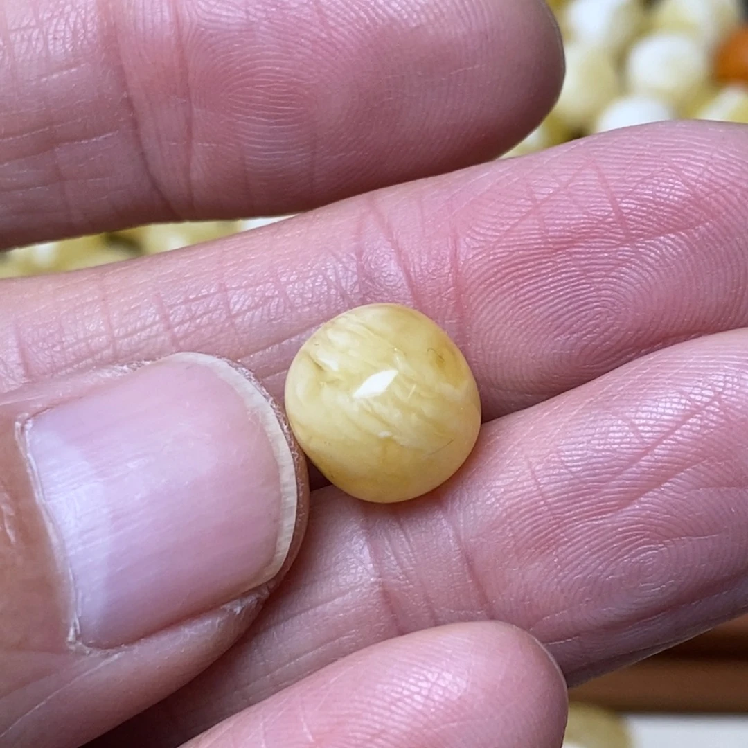 琥珀画蜜蜡未镶嵌考*