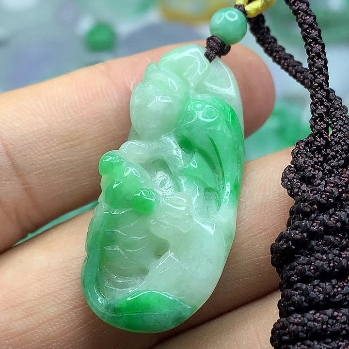 翡翠未镶嵌吊坠(赠链)