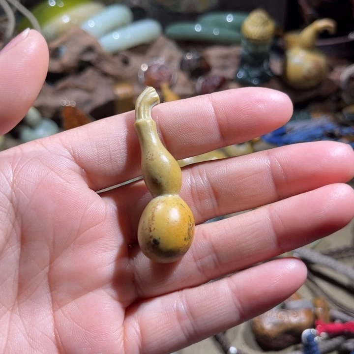 岫岩河磨玉（透闪石质玉）吊坠未镶嵌思*