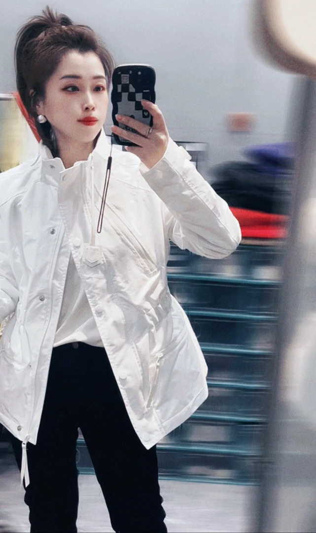 李李服饰2025新款洋气设计立领时尚抽腰外套