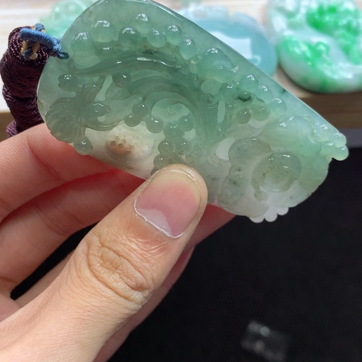 翡翠未镶嵌颈饰吊坠