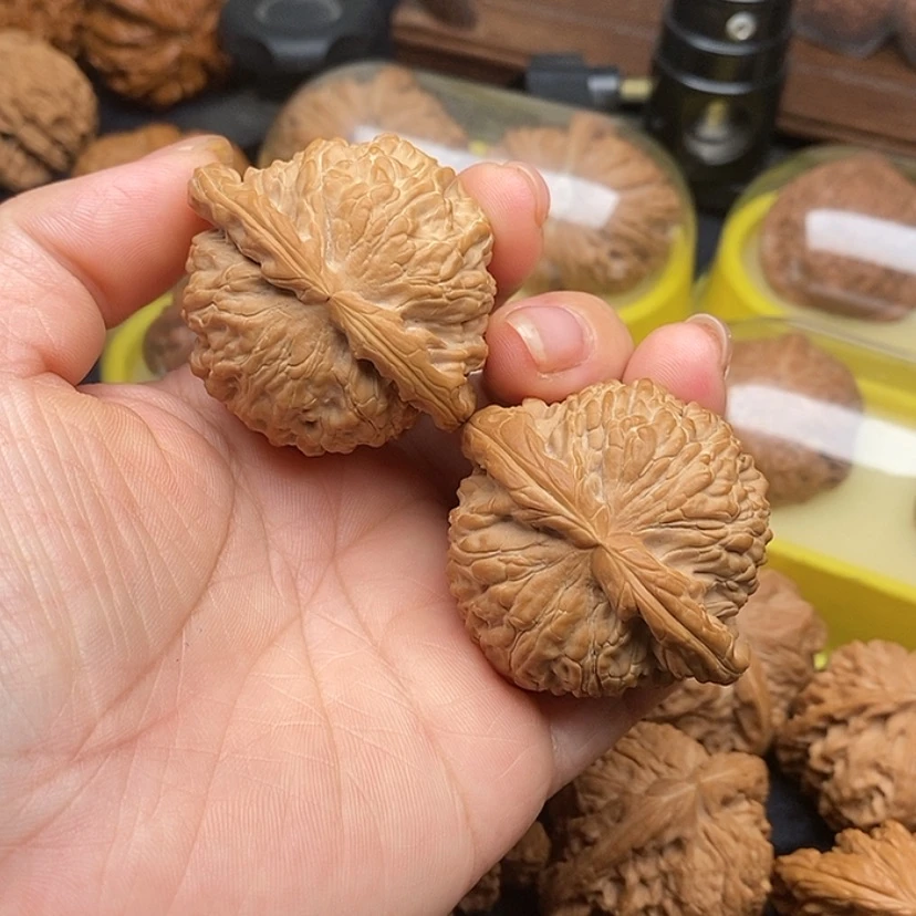 【闪购商品】桃核吊坠白狮子头48