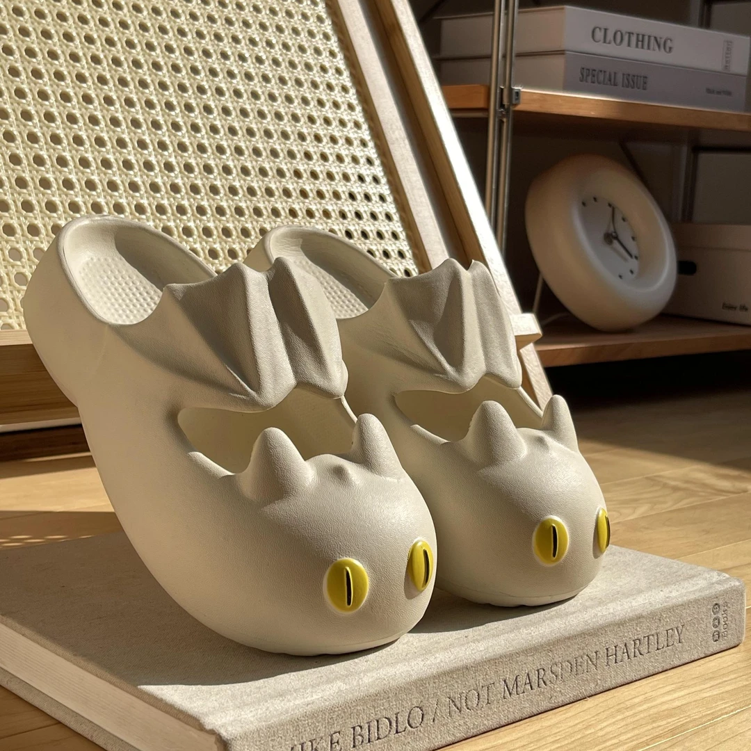 拖鞋女夏季新款室内家居家用防滑软底卡通小飞龙洞洞鞋女士可外穿