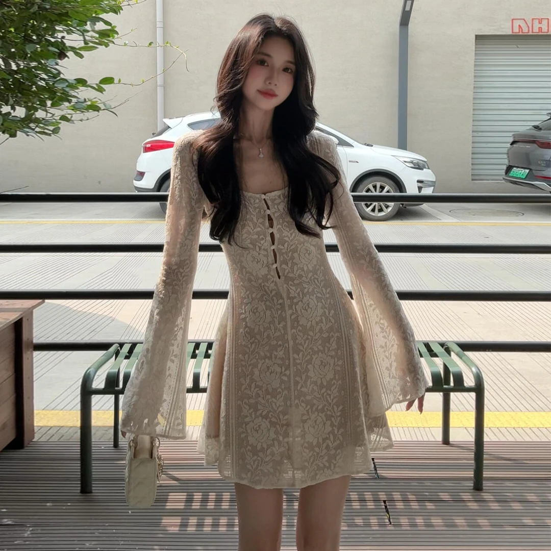 法式镂空长袖连衣裙子女秋冬季2025新爆款小个子掐腰气质蕾丝短裙
