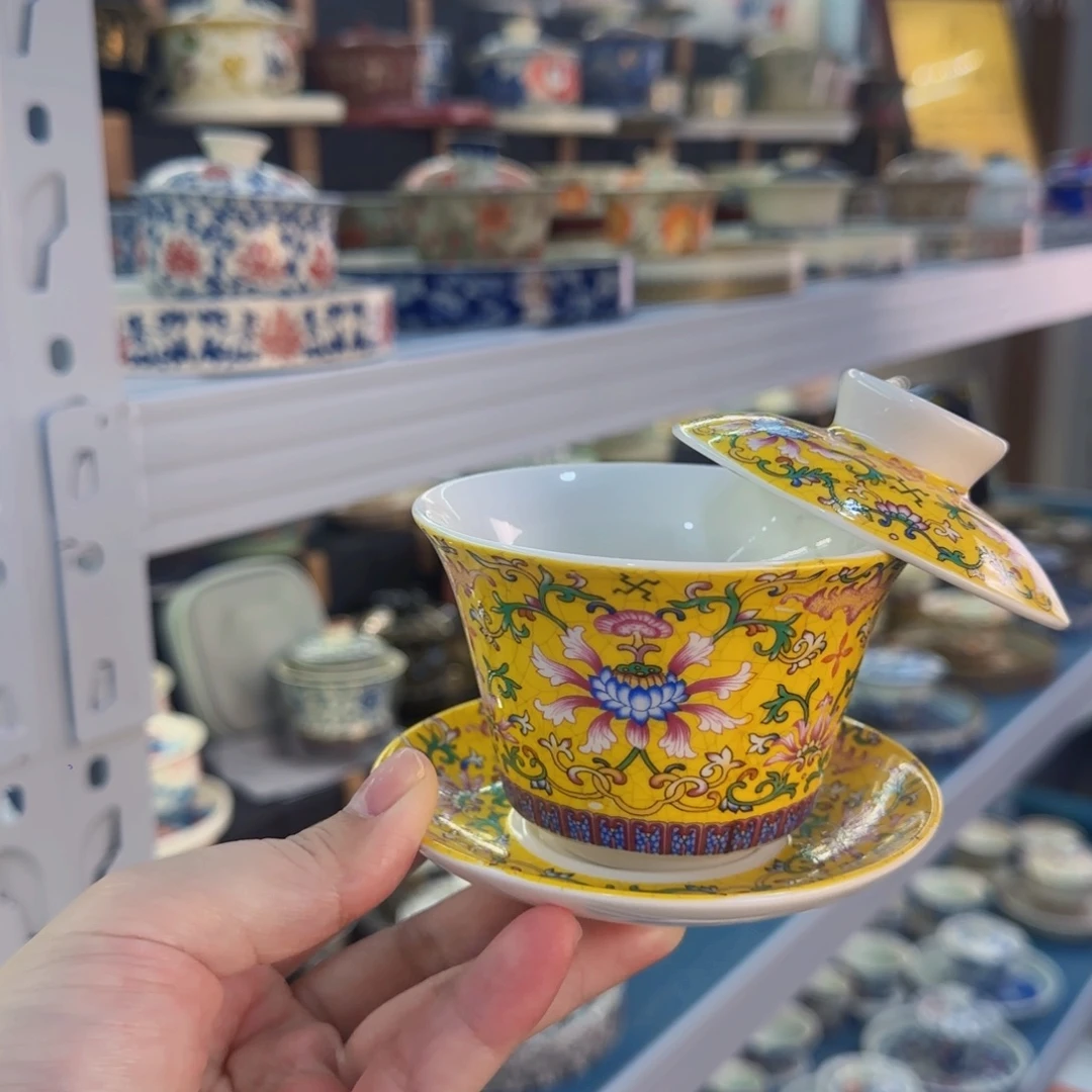 瓷片盖碗很精致很好看