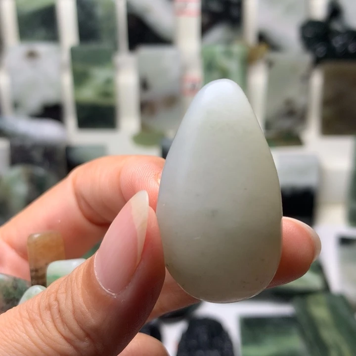 独山玉未镶嵌颈饰
