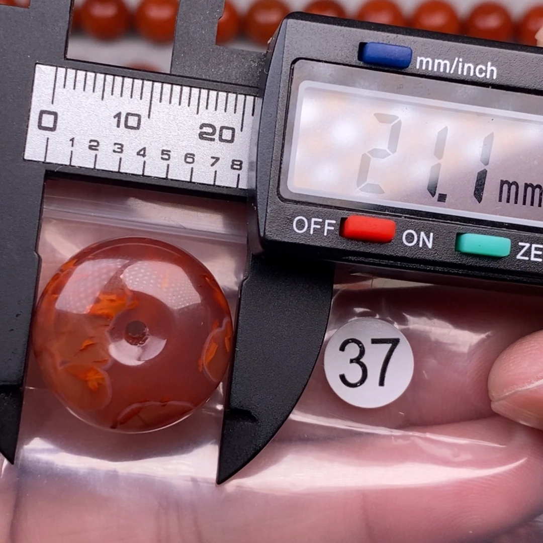 南红玛瑙未镶嵌配饰有瑕疵