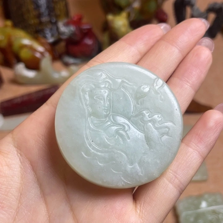 蛇纹石玉未镶嵌颈饰