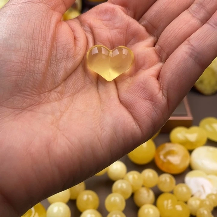 琥珀未镶嵌颈饰蜜蜡