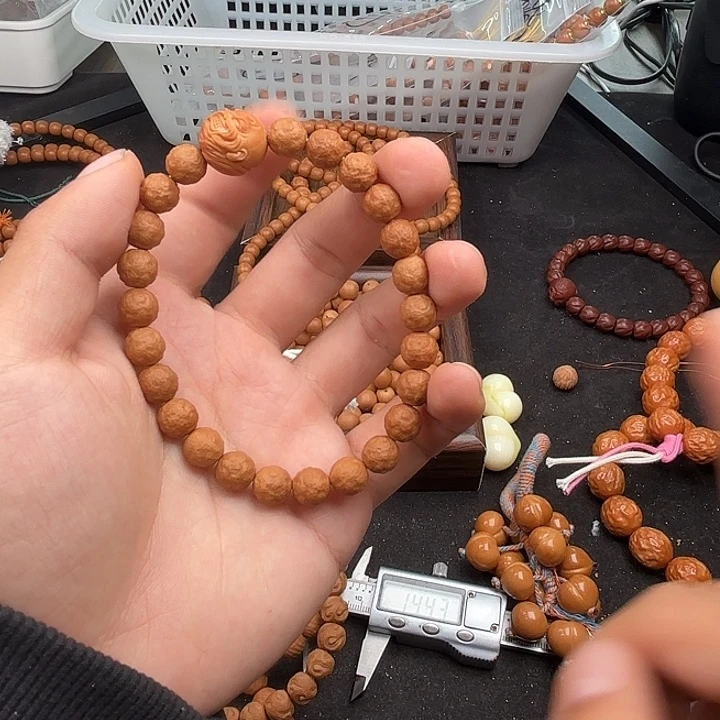 。***条吊坠猴头核桃全品纯手工舍利