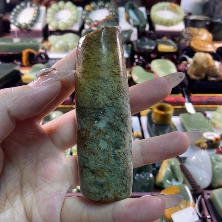 未镶嵌岫岩河磨玉（透闪石质玉）把件