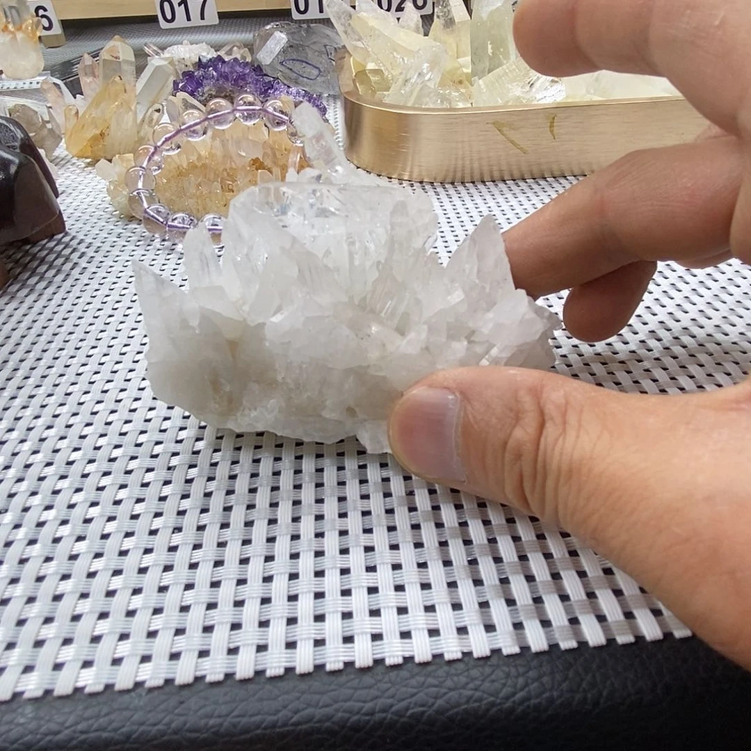 石材颖*在天然水晶摆件