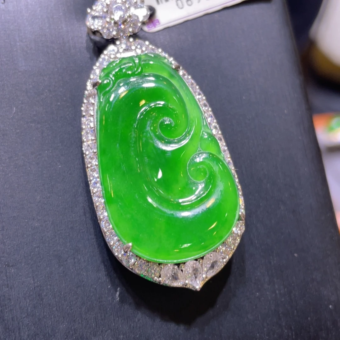 翡翠未镶嵌颈饰吊坠