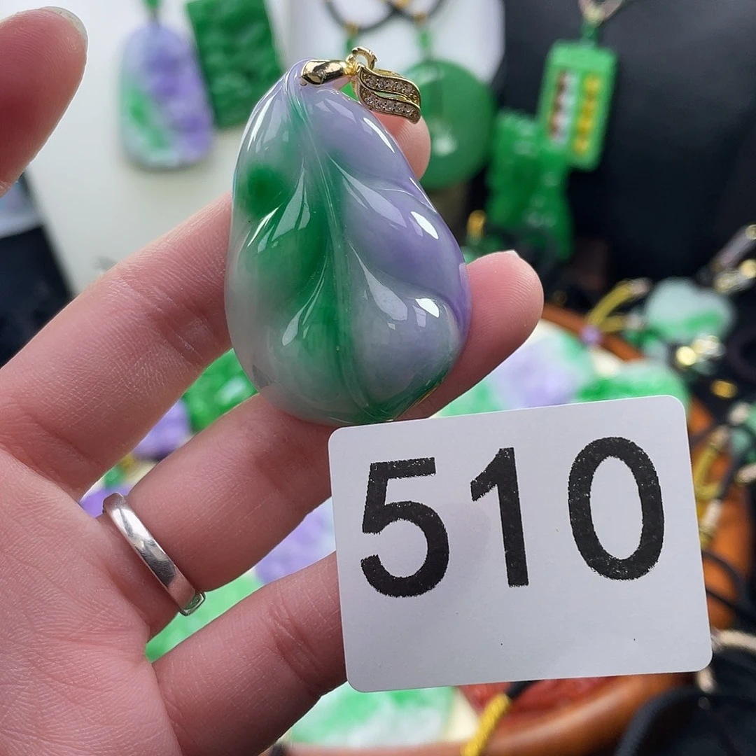 翡翠未镶嵌吊坠(赠链)