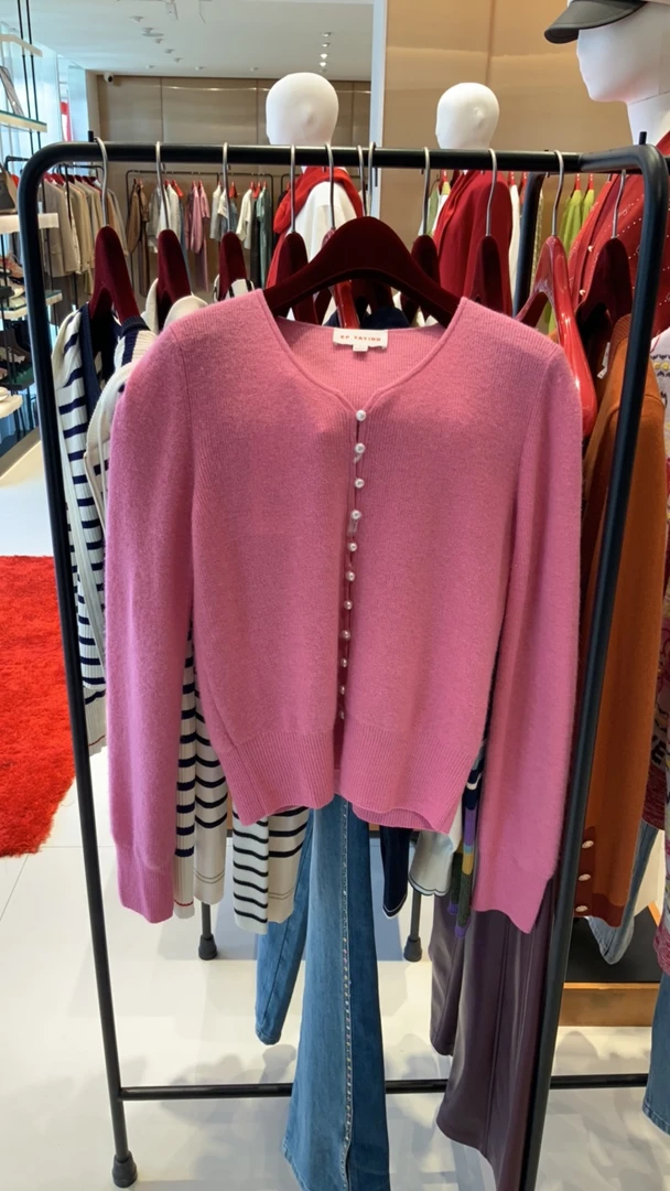 经典玫粉色羊毛衫秋冬