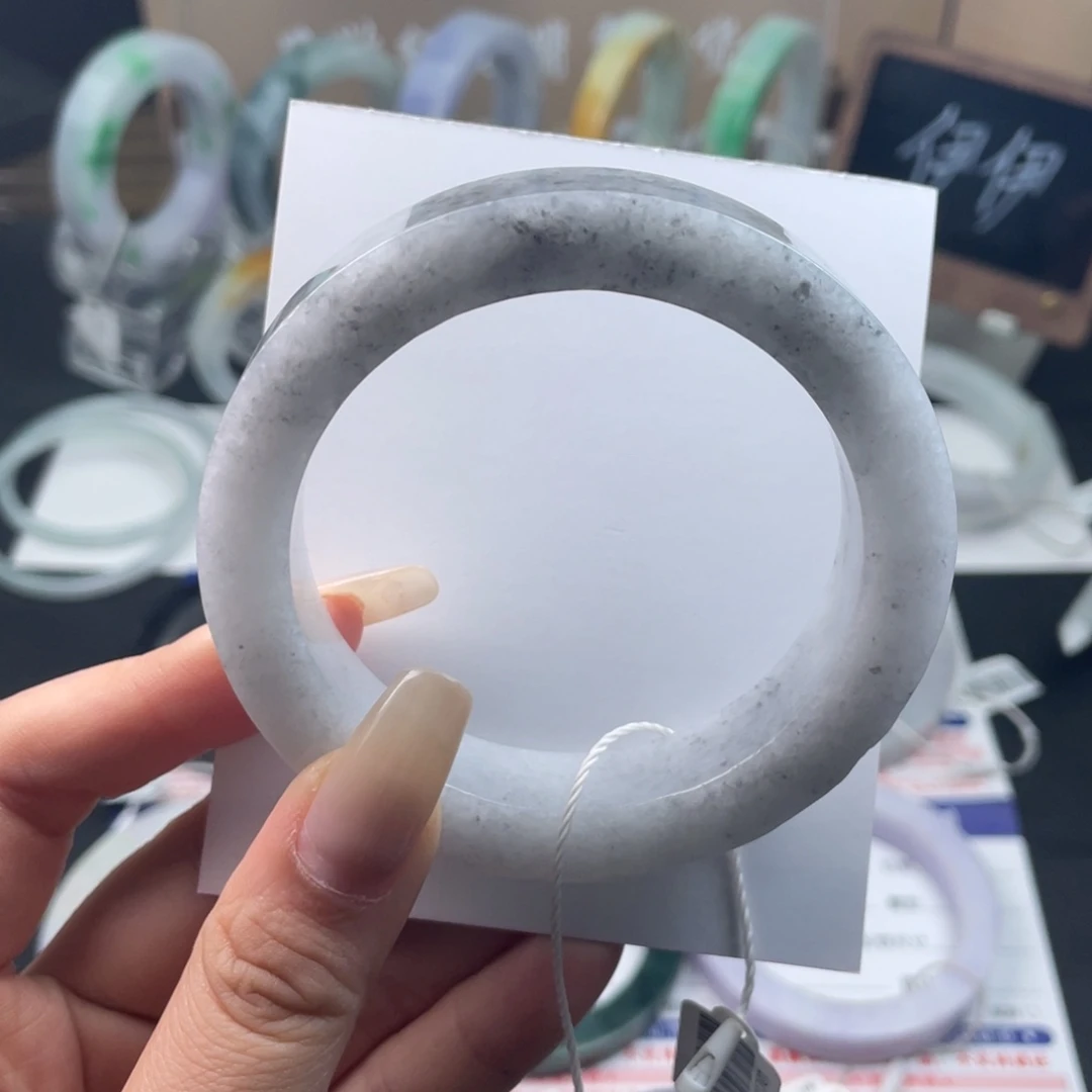 定制翡翠未镶嵌翡翠手镯