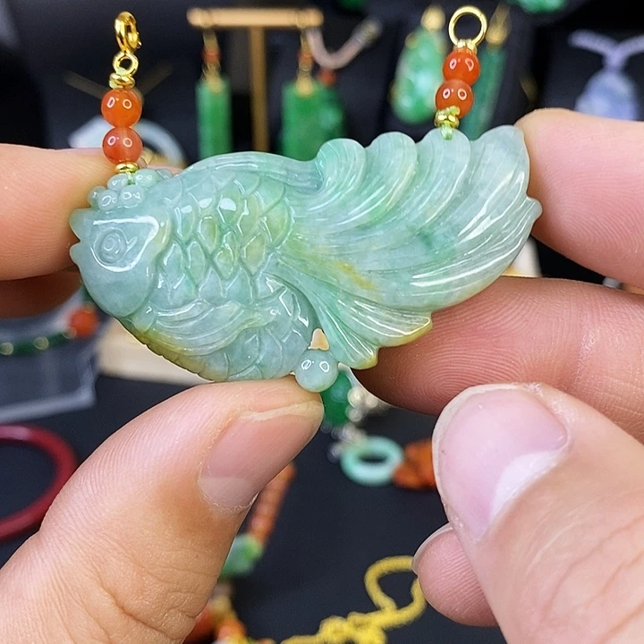 翡翠未镶嵌颈饰吊坠