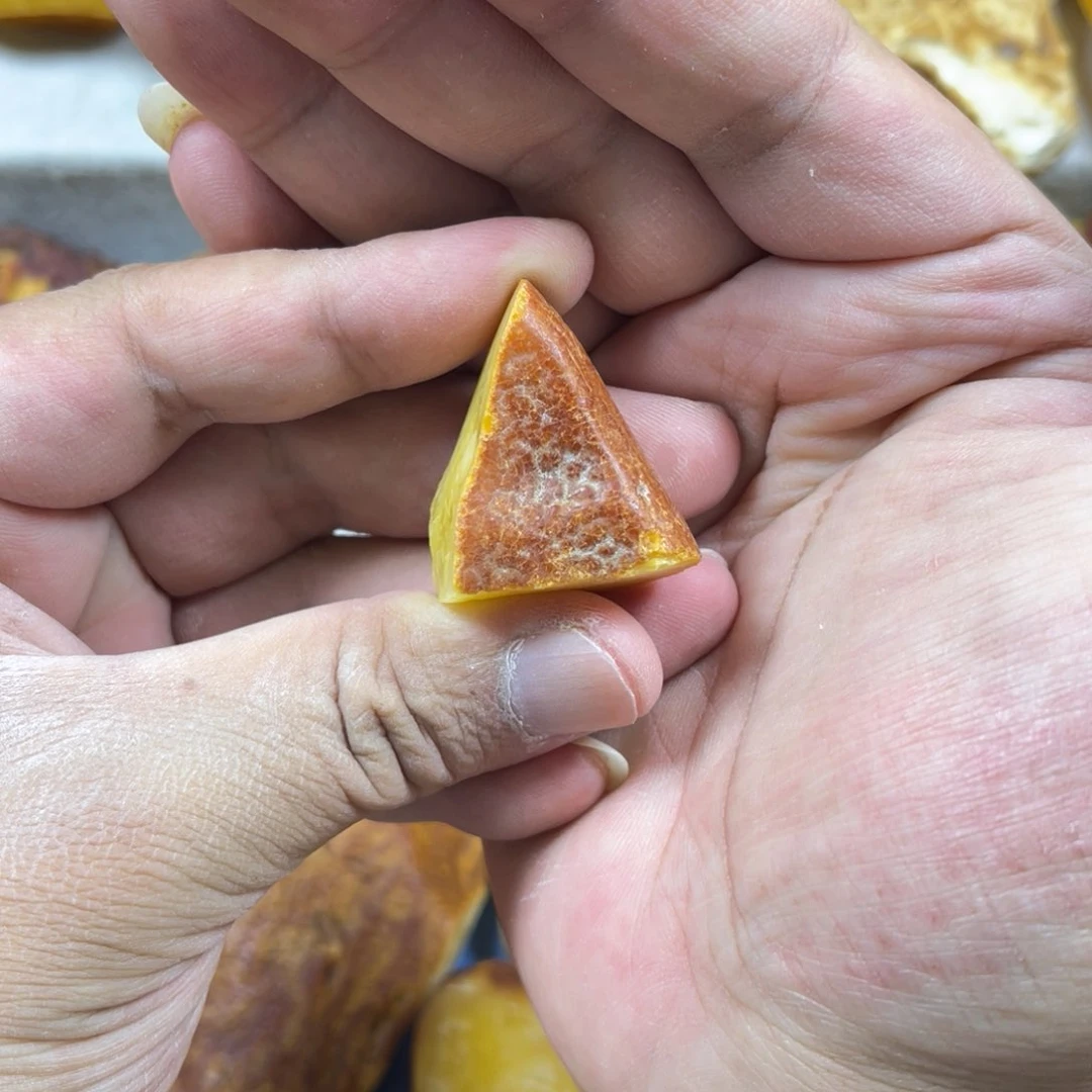 愿***人定制蜜蜡未镶嵌原石