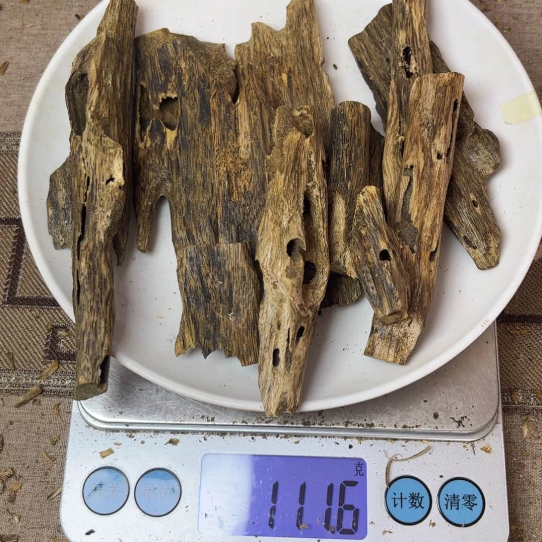 沉香木手把件奇楠111 克。。。