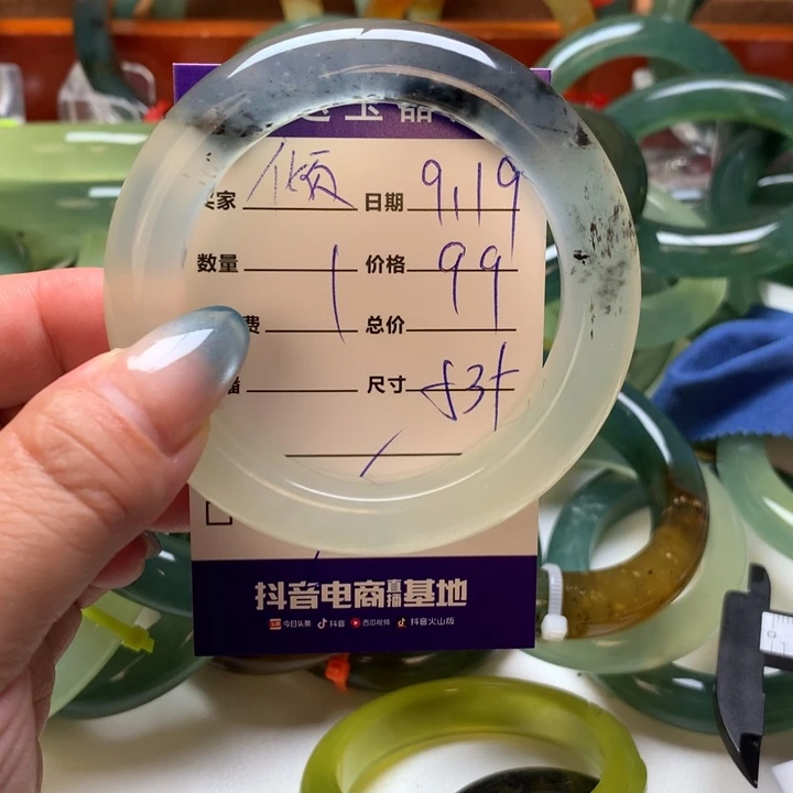 倾***城未镶嵌岫玉手镯手