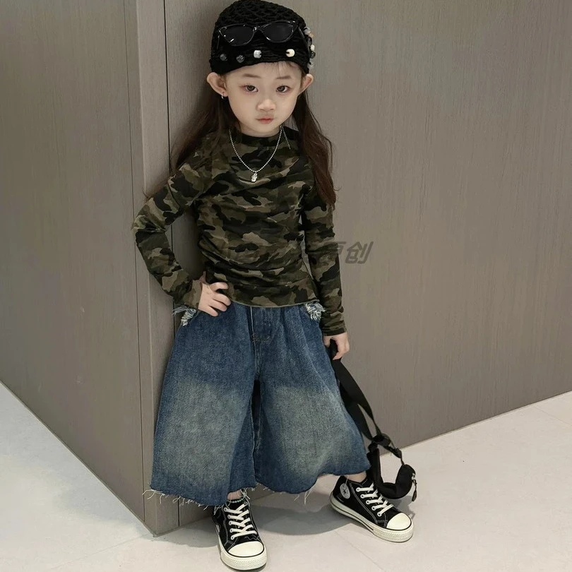 女宝韩版套装2025秋季新款儿童洋气炸街迷彩T恤牛仔阔腿裤两件套