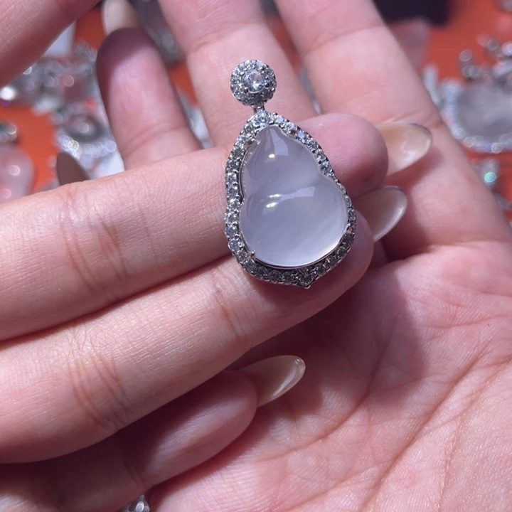 石英质玉未镶嵌颈饰