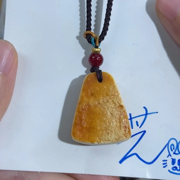 未镶嵌琥珀珠宝奇石