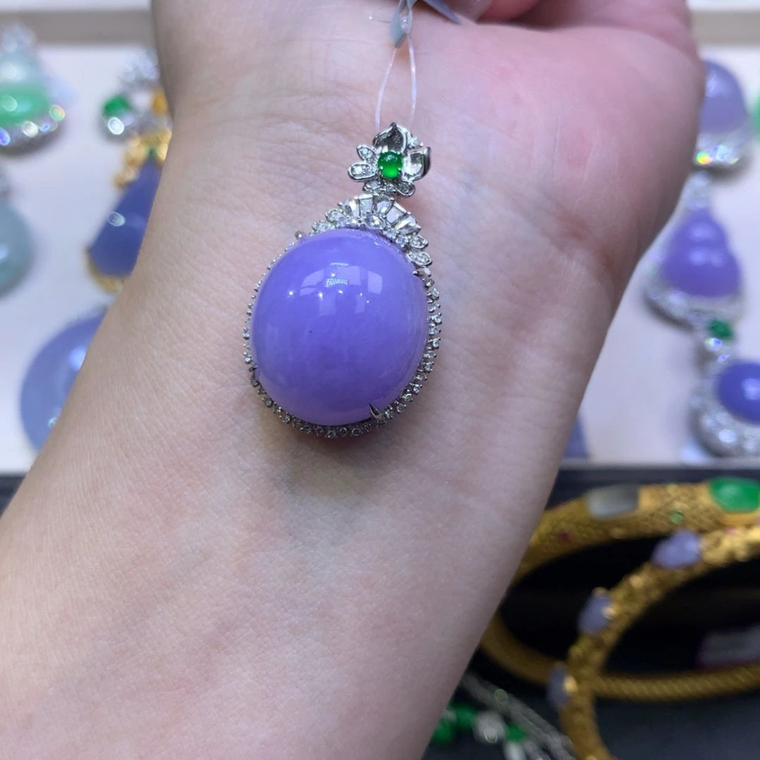 猪***侠翡翠18K金镶嵌颈饰