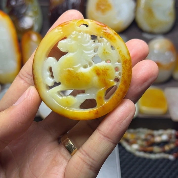 和田玉未镶嵌颈饰
