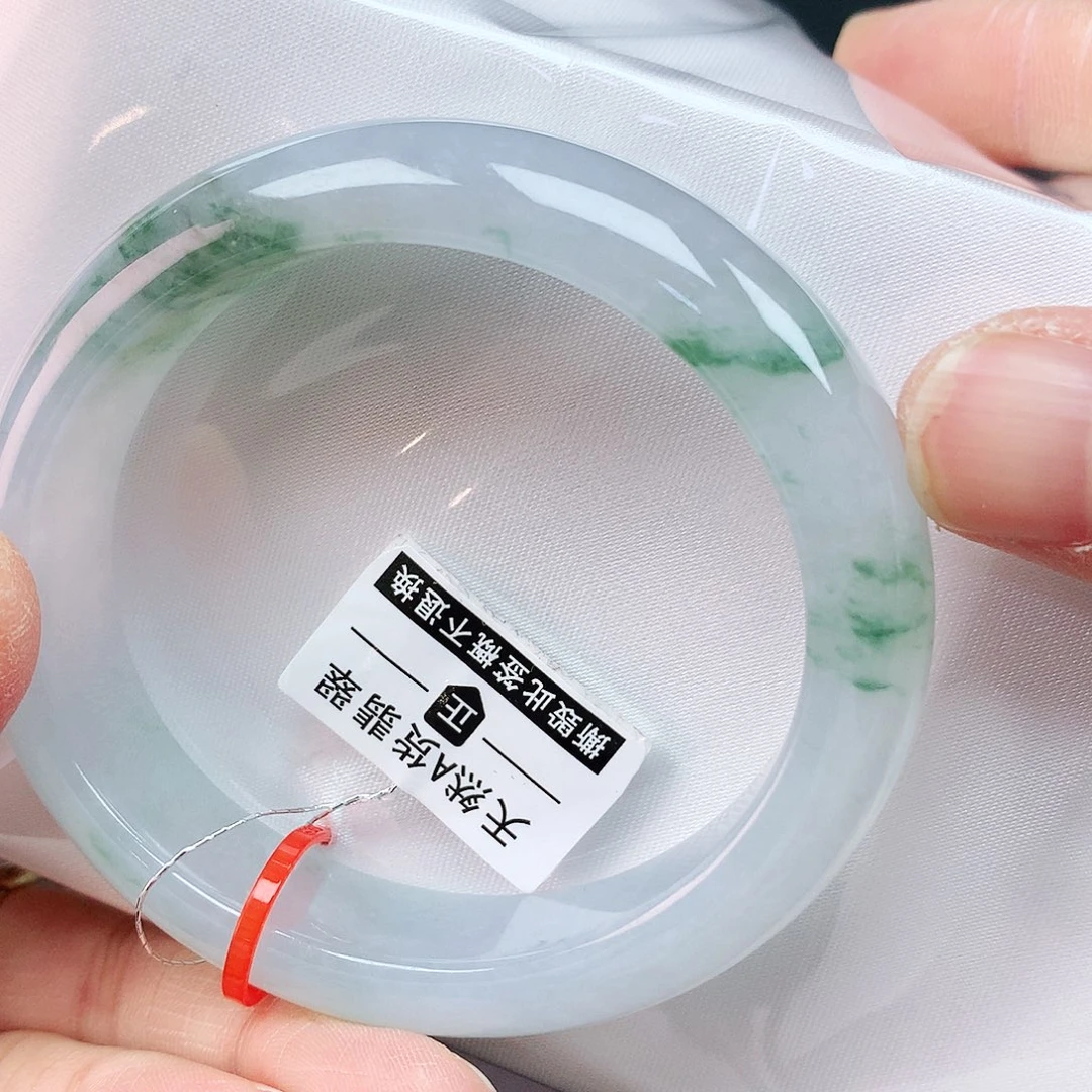 翡翠手镯未镶嵌56贵