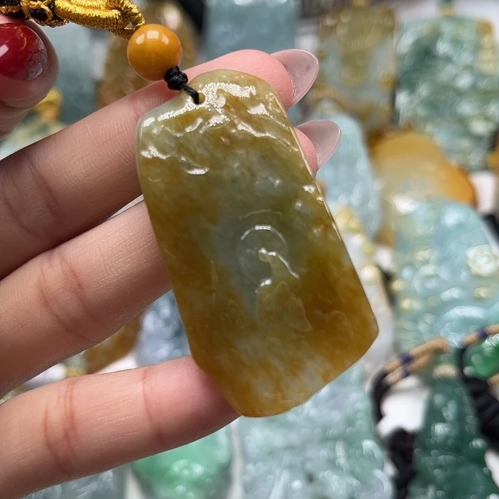 翡翠未镶嵌颈饰悟道