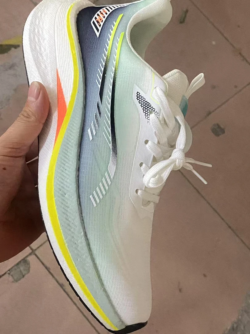 400-600 福建防滑透气运动鞋(以直播间下单)