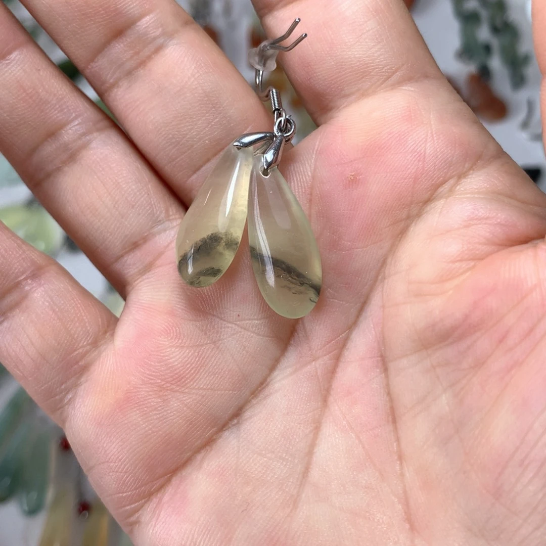 蛇纹石玉未镶嵌耳环