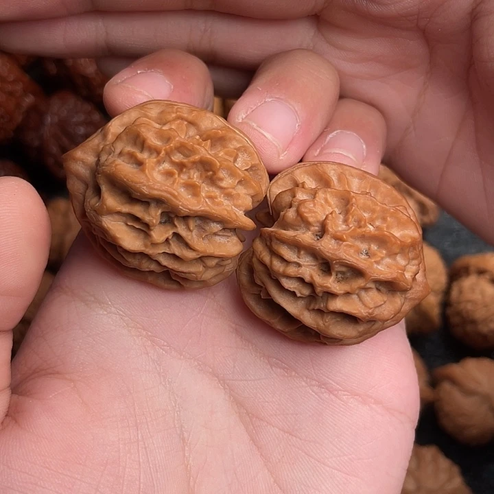 文玩核桃吊坠大龙