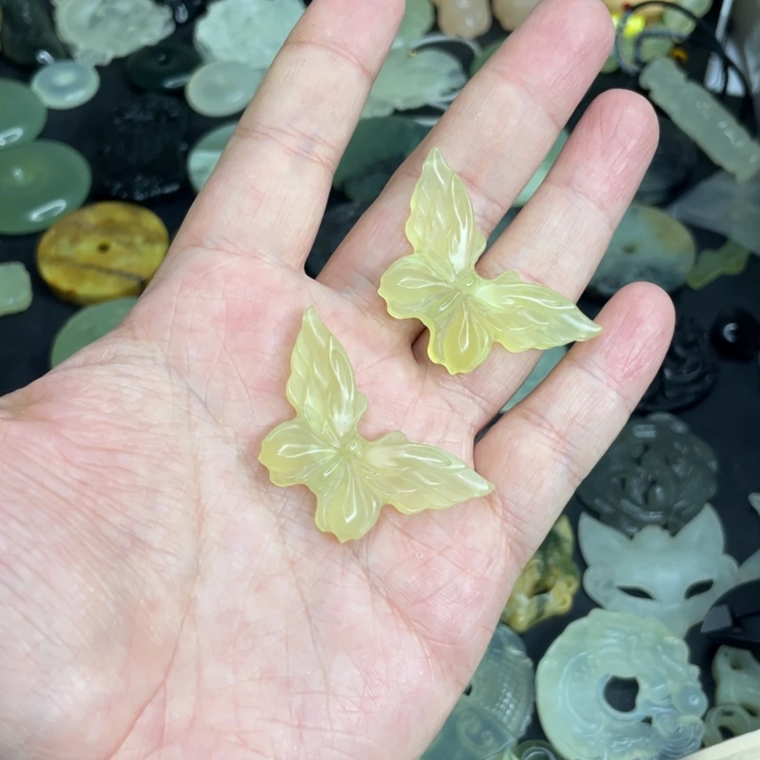 岫玉未镶嵌颈饰蝴蝶