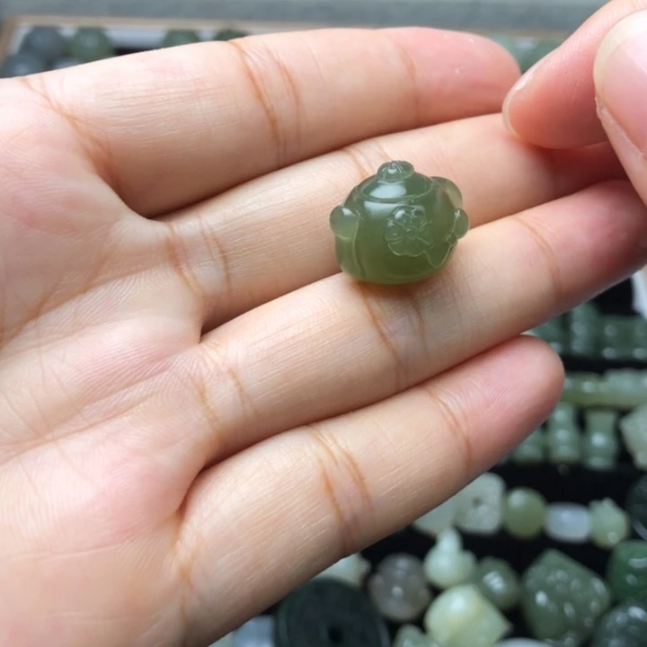 *****颈饰未镶嵌和田玉