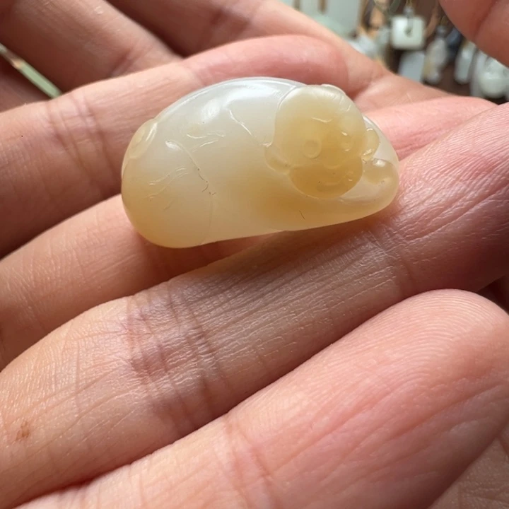 和田玉未镶嵌颈饰且末猴