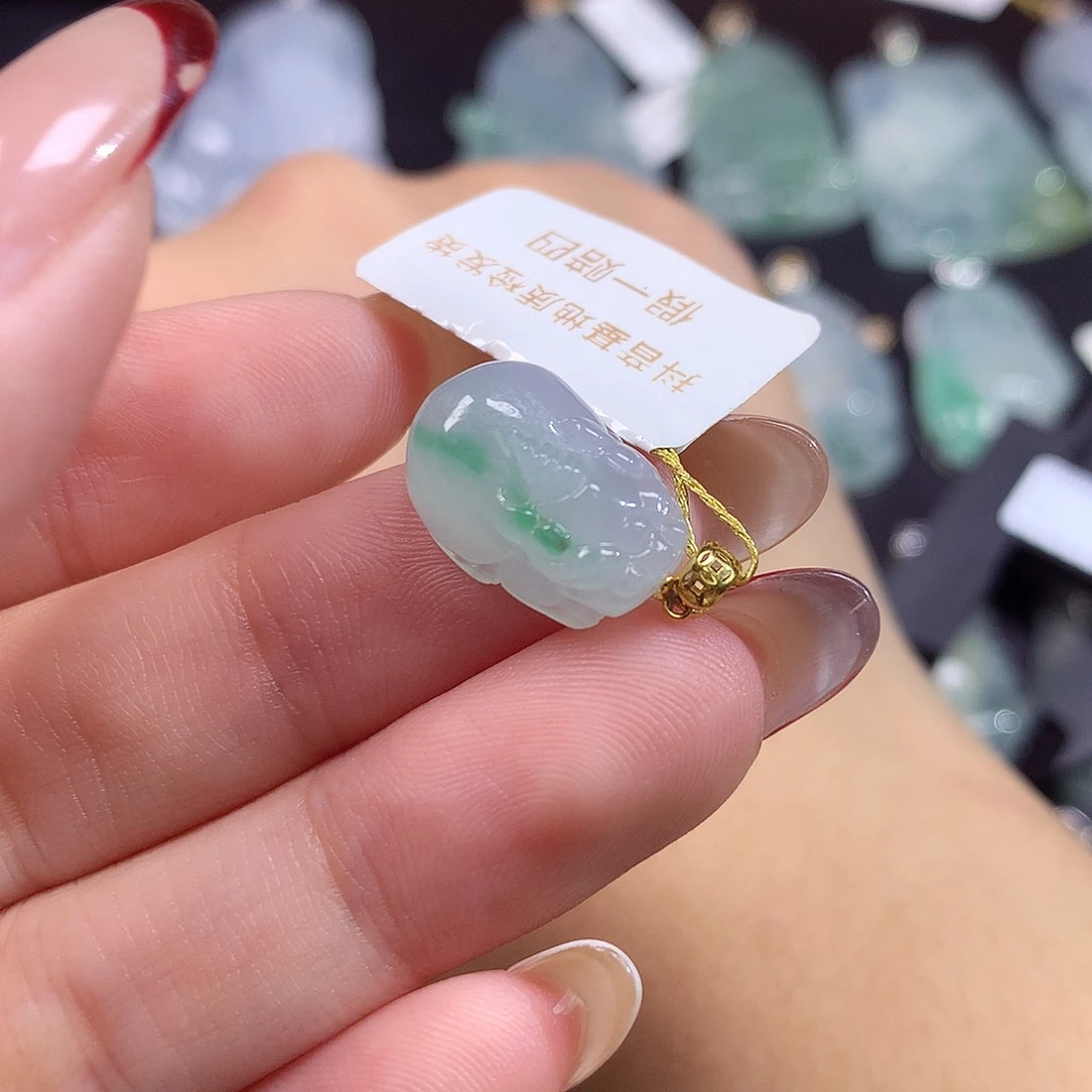 翡翠18K金镶嵌颈饰貔貅