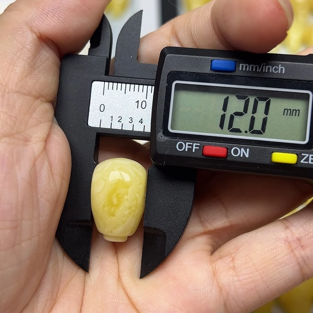 显***…未镶嵌颈饰琥珀分体