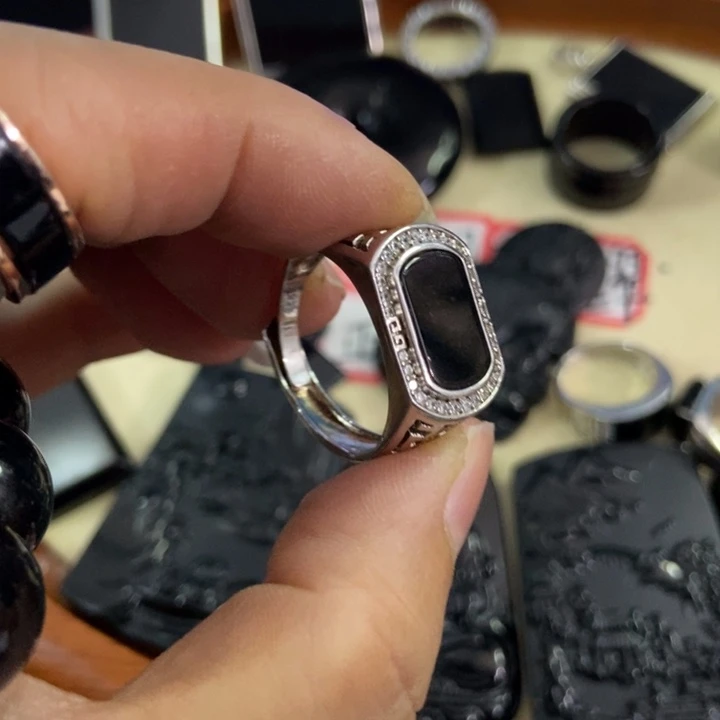 翡翠戒指未镶嵌墨翠