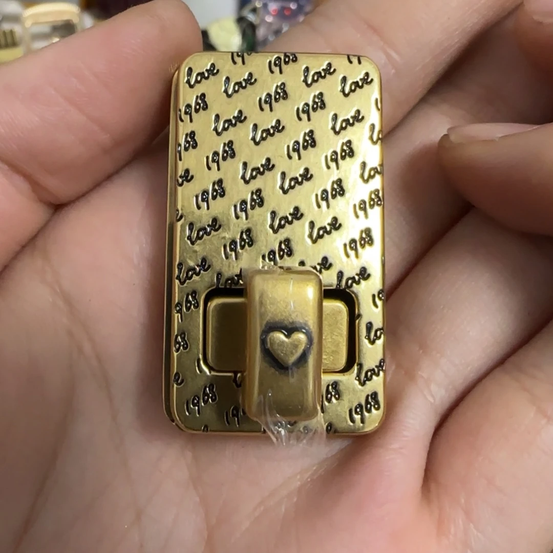 古铜色扭锁15元2个.