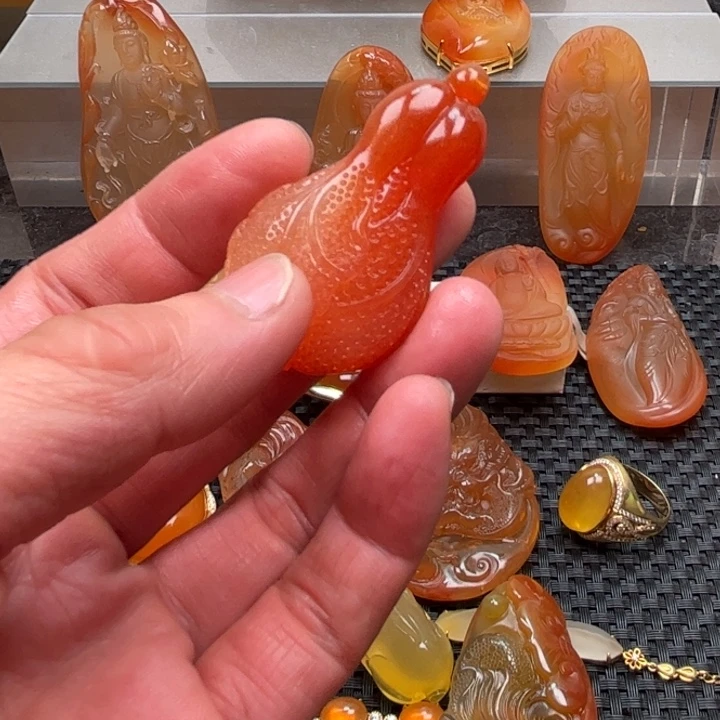 石英质玉颈饰未镶嵌静***'