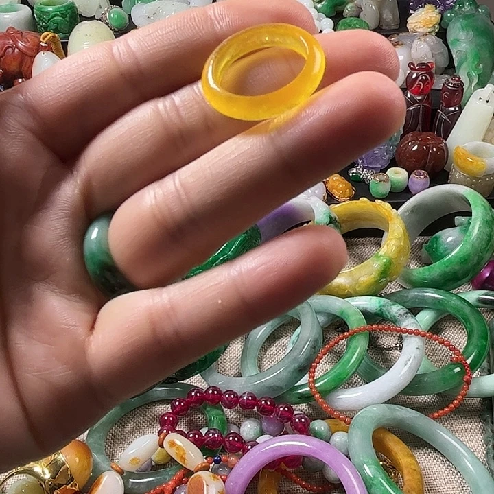 翡翠未镶嵌颈饰翡翠未镶嵌颈饰